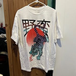 Mens fashion nova t-shirt - white - size large - printed graphic on front